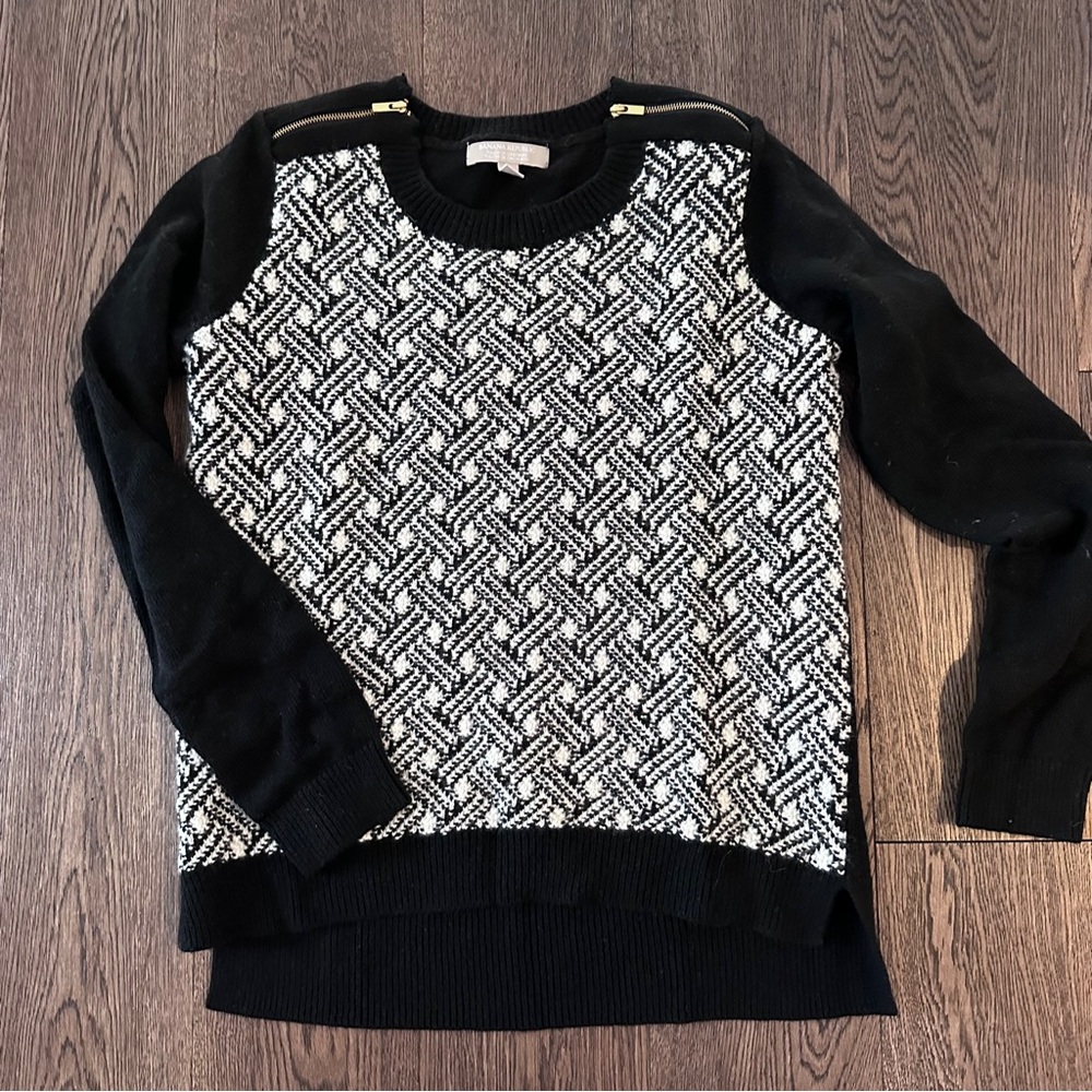 Banana Republic Black and White Patterned Women's Sweater